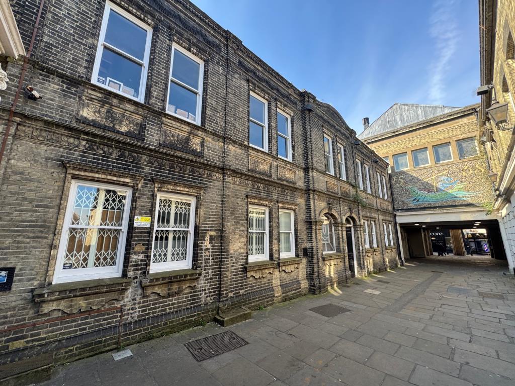 Lot: 112 - ICONIC & HISTORIC PERIOD HIGH STREET BUILDING WITH POTENTIAL - Side View